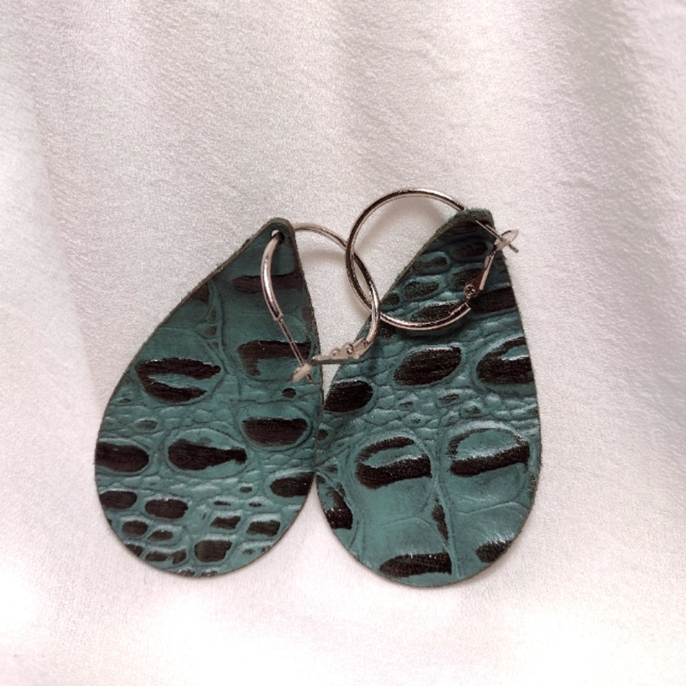 Adorable earrings 🏵️